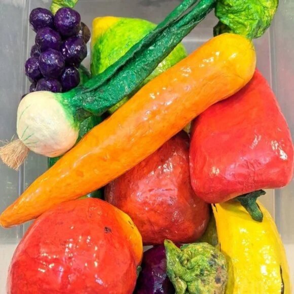 13 Piece Vintage Handcrafted Realistic Life Size Paper Mache Fruit & Vegetables - Picture 10 of 11